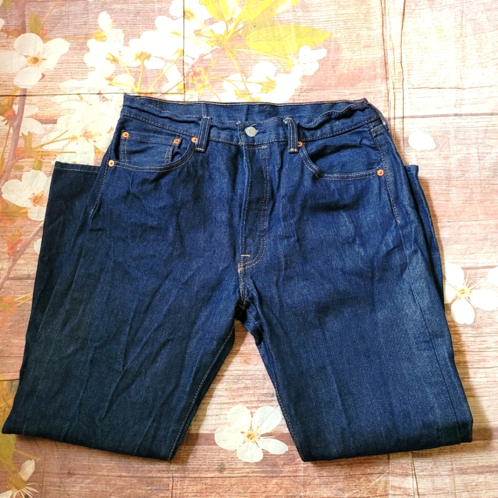 ⭐️ Levi's 501 water less button fly jeans